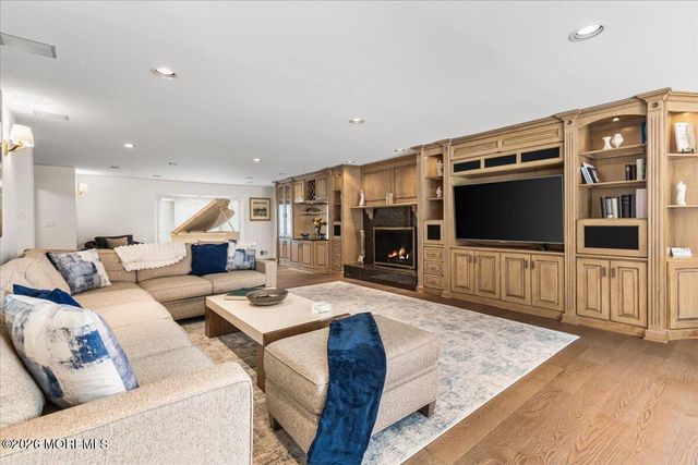 17 Thomas Drive, Manalapan, NJ 07726