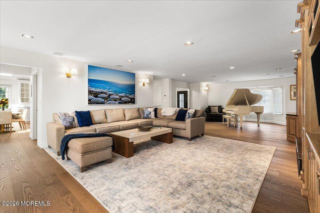 17 Thomas Drive, Manalapan, NJ 07726