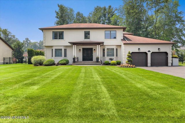 17 Thomas Drive, Manalapan, NJ 07726
