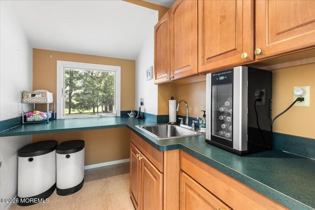17 Thomas Drive, Manalapan, NJ 07726