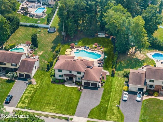 17 Thomas Drive, Manalapan, NJ 07726