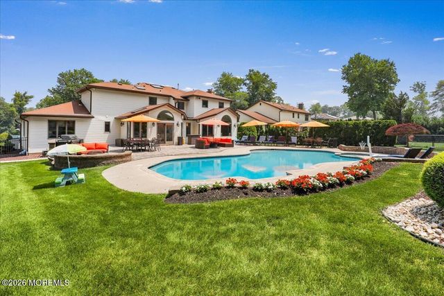 17 Thomas Drive, Manalapan, NJ 07726