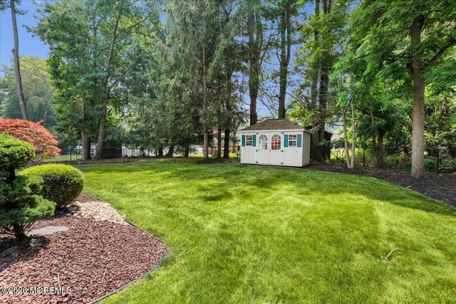 17 Thomas Drive, Manalapan, NJ 07726