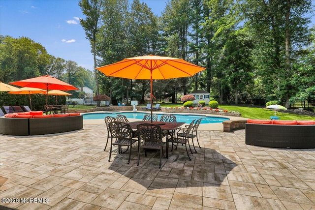 17 Thomas Drive, Manalapan, NJ 07726