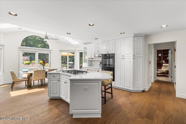 17 Thomas Drive, Manalapan, NJ 07726