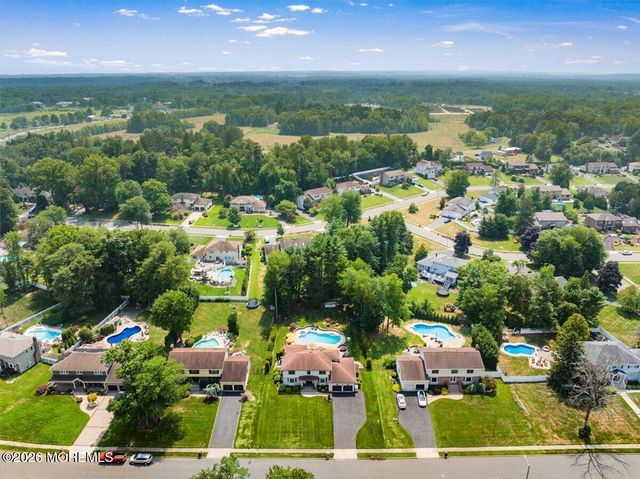 17 Thomas Drive, Manalapan, NJ 07726
