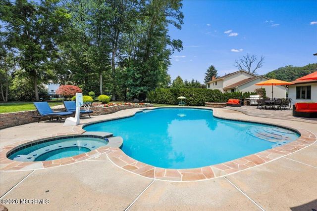 17 Thomas Drive, Manalapan, NJ 07726