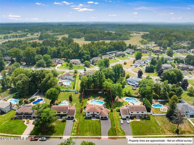 17 Thomas Drive, Manalapan, NJ 07726