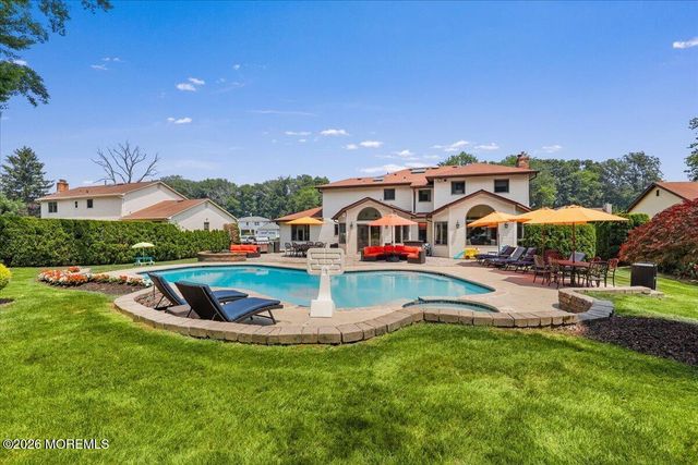 17 Thomas Drive, Manalapan, NJ 07726