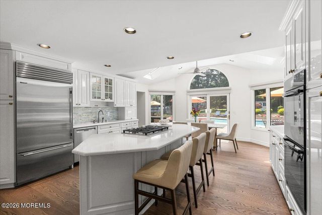 17 Thomas Drive, Manalapan, NJ 07726