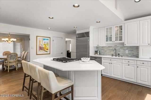 17 Thomas Drive, Manalapan, NJ 07726