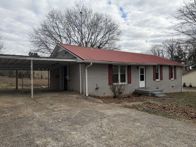 1704 Walnut Ave, Lawrenceburg, TN 38464