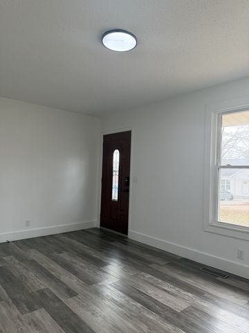 1704 Walnut Ave, Lawrenceburg, TN 38464