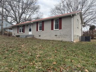 1704 Walnut Ave, Lawrenceburg, TN 38464