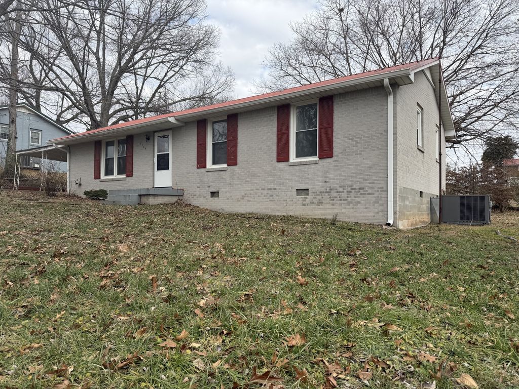 1704 Walnut Ave, Lawrenceburg, TN 38464