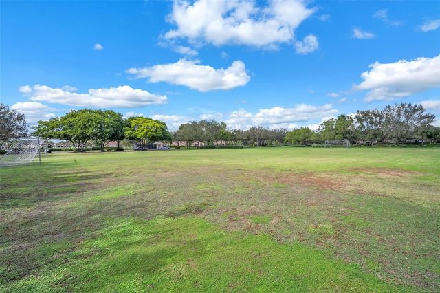 1058 Tupelo Way, Weston, FL 33327