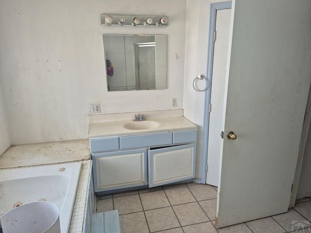 303 Jackson St, La Junta, CO 81050