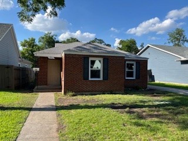 2704 W Bewick Street, Fort Worth, TX 76109