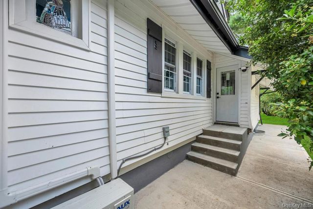 15 Superior Road, Floral Park, NY 11001