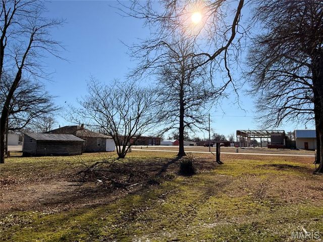 106 W Railroad Street, Gideon, MO 63848