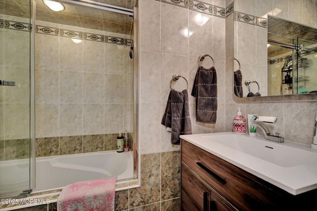 131 Amberly Drive J, Manalapan, NJ 07726