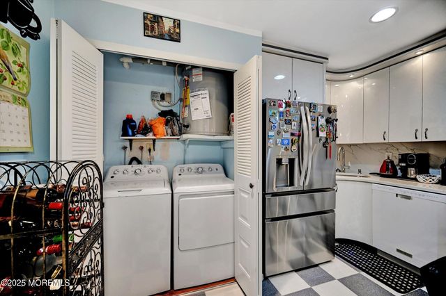 131 Amberly Drive J, Manalapan, NJ 07726