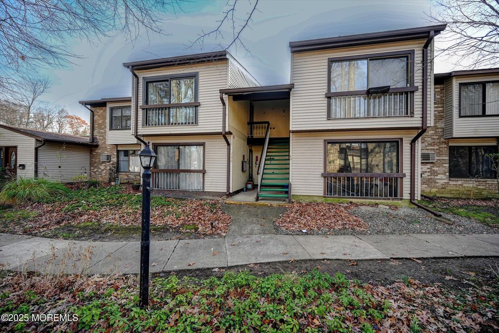 131 Amberly Drive J, Manalapan, NJ 07726