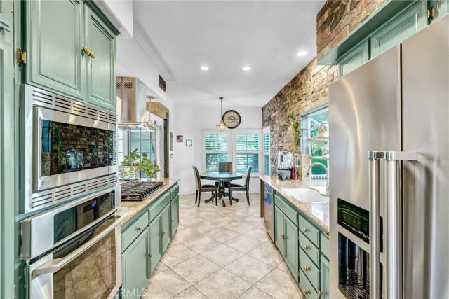 28314 Easton, Saugus, CA 91350