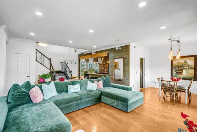 28314 Easton, Saugus, CA 91350