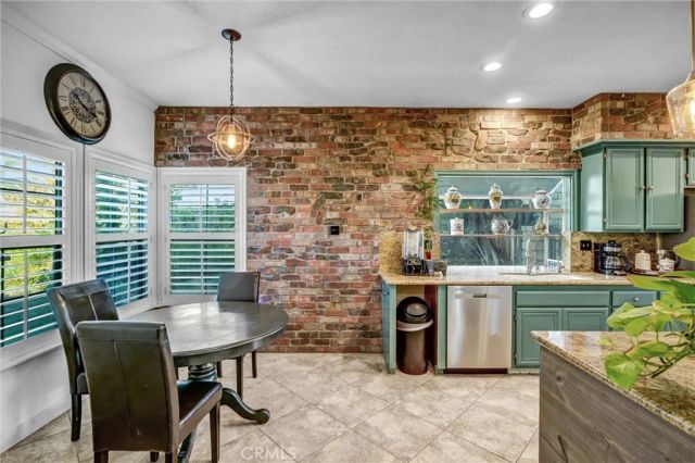 28314 Easton, Saugus, CA 91350