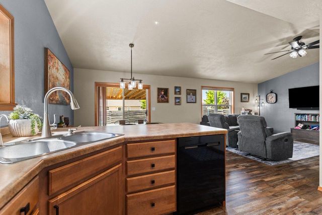 601 DEBRUIN ROAD, Combined Locks, WI 54113