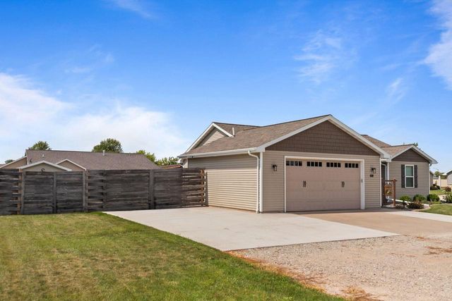 601 DEBRUIN ROAD, Combined Locks, WI 54113