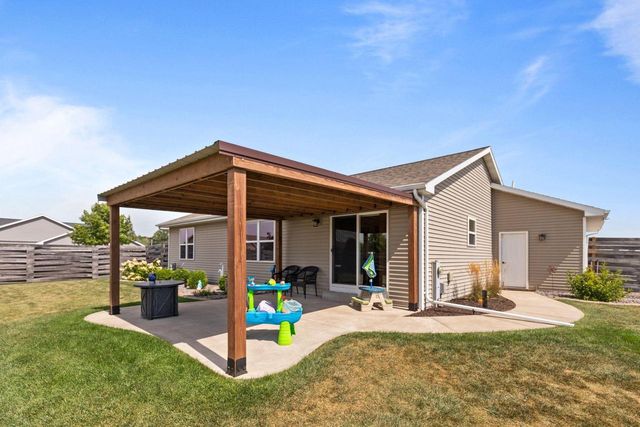 601 DEBRUIN ROAD, Combined Locks, WI 54113