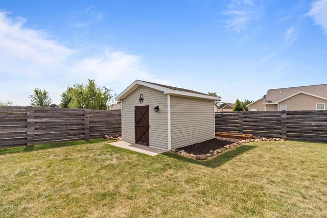 601 DEBRUIN ROAD, Combined Locks, WI 54113