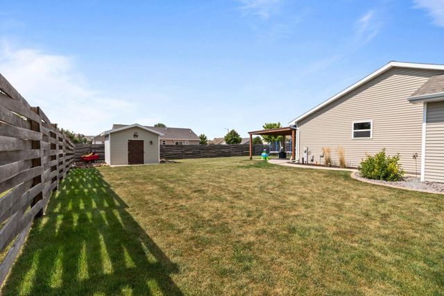 601 DEBRUIN ROAD, Combined Locks, WI 54113