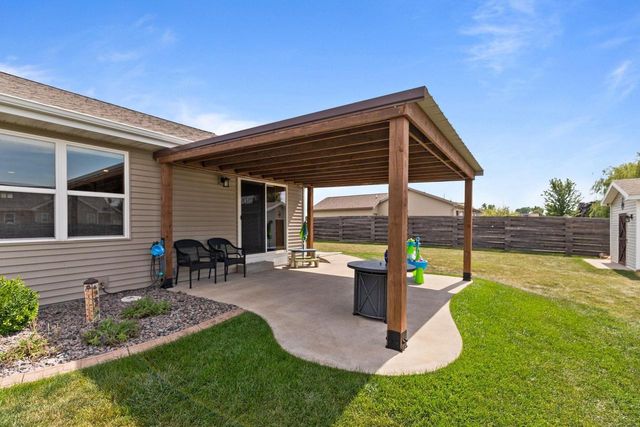 601 DEBRUIN ROAD, Combined Locks, WI 54113