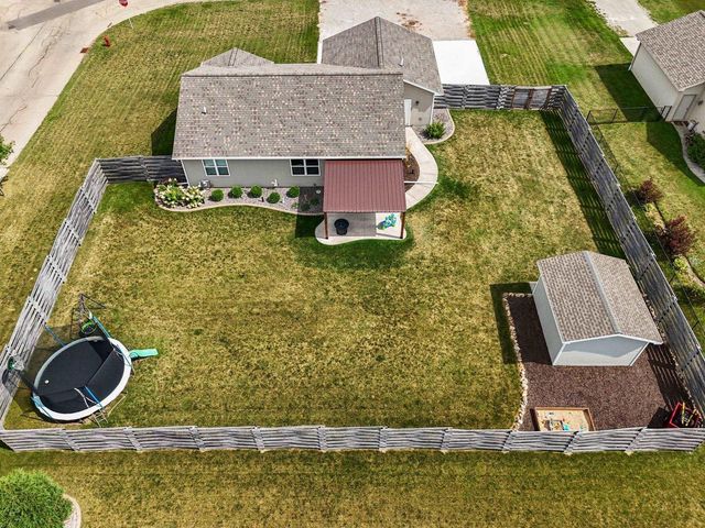 601 DEBRUIN ROAD, Combined Locks, WI 54113