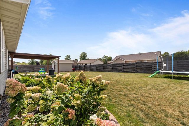 601 DEBRUIN ROAD, Combined Locks, WI 54113