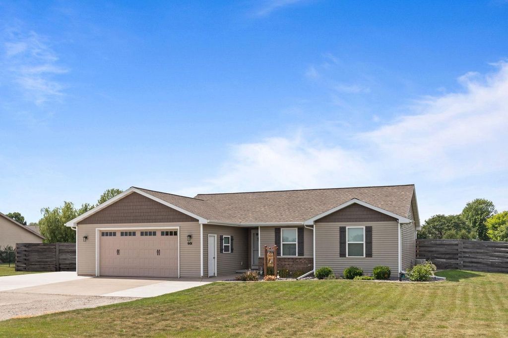 601 DEBRUIN ROAD, Combined Locks, WI 54113