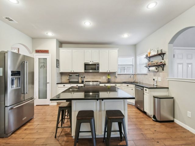 4013 Hollow Lake Road, Fort Worth, TX 76262