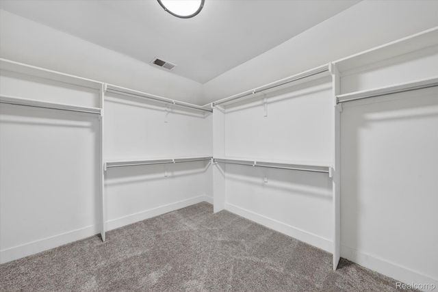 4176 Oak Tree Circle, Oakland Charter Township, MI 48306