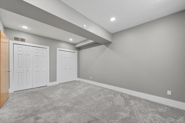 4176 Oak Tree Circle, Oakland Charter Township, MI 48306