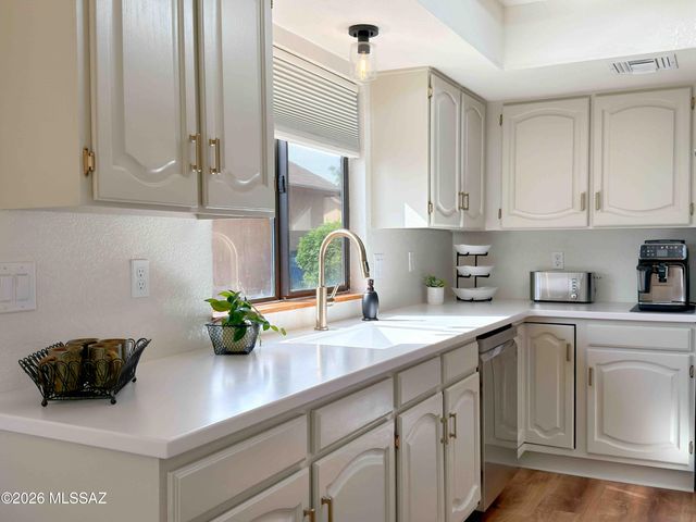 2741 W Camino Llano, Tucson, AZ 85742
