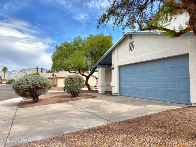 2741 W Camino Llano, Tucson, AZ 85742