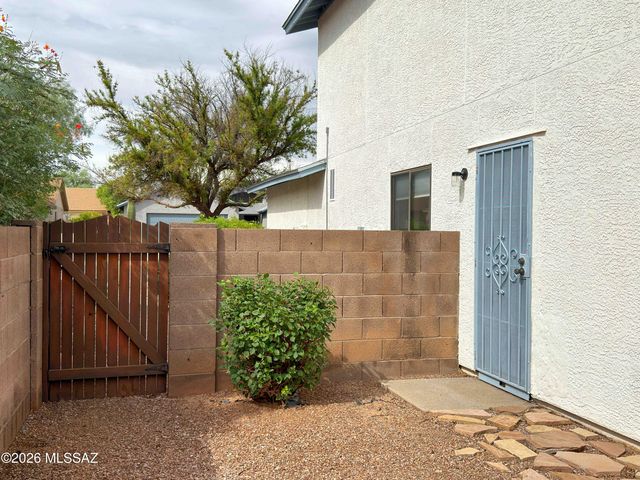 2741 W Camino Llano, Tucson, AZ 85742