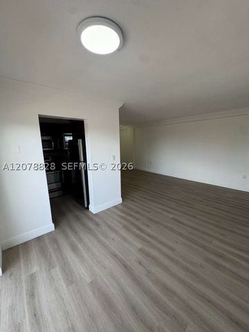 22 Salamanca Ave 806, Coral Gables, FL 33134