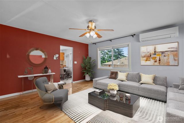 264 Taylor Ave NW, Renton, WA 98057