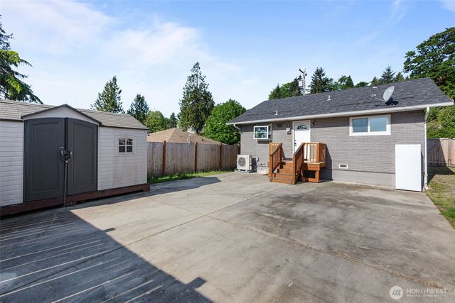 264 Taylor Ave NW, Renton, WA 98057