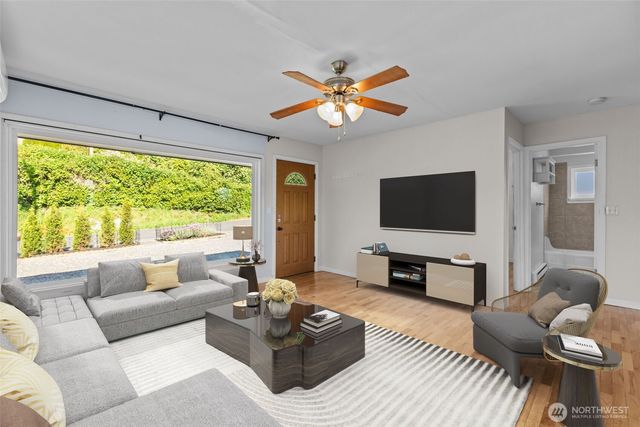 264 Taylor Ave NW, Renton, WA 98057