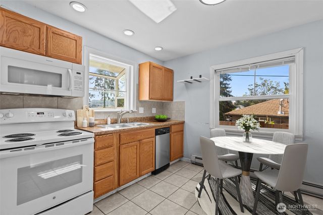 264 Taylor Ave NW, Renton, WA 98057